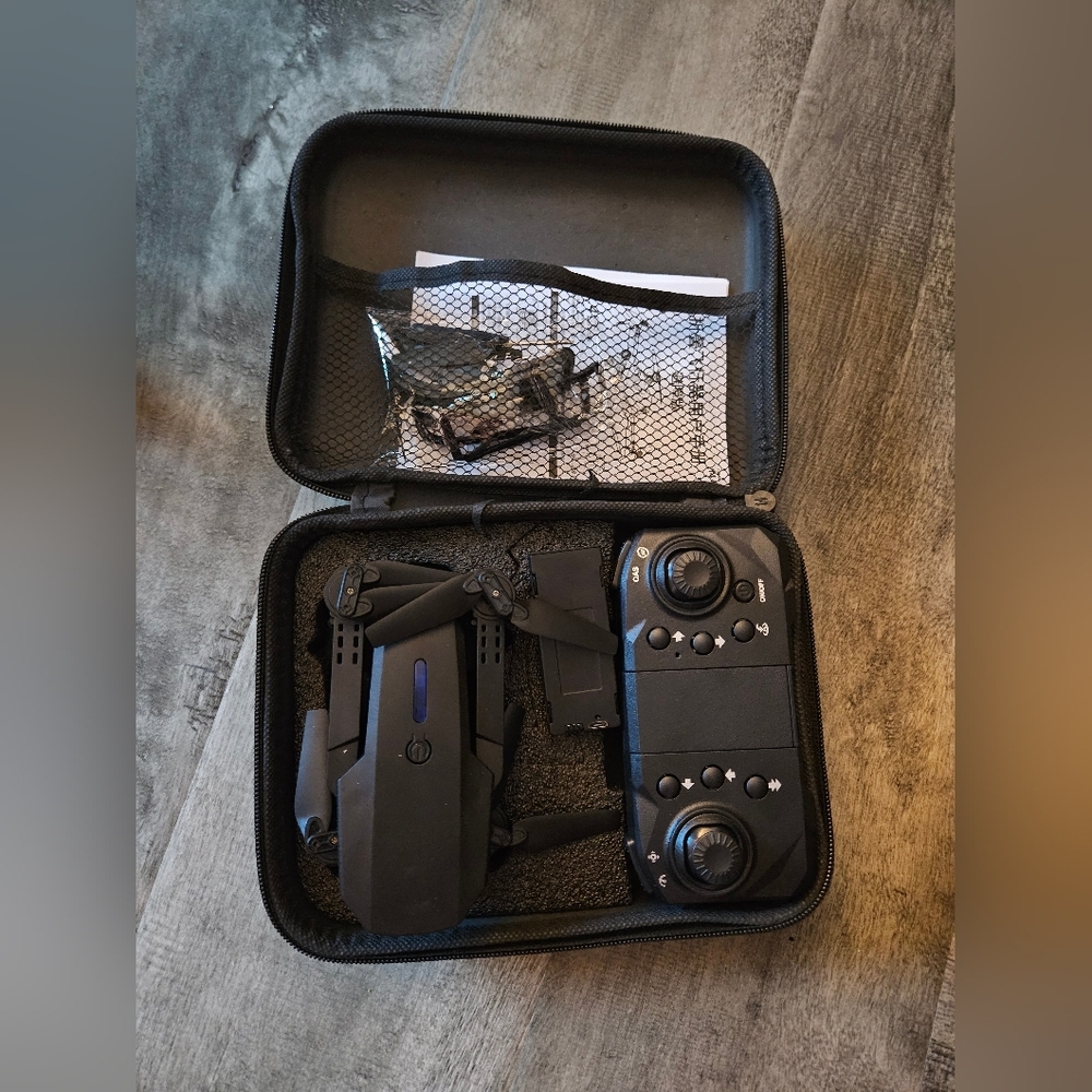 NEW 2.4G Remote Control Foldable Drone - Picture 5 of 5